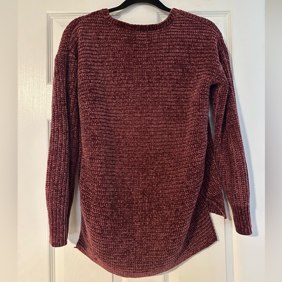 Knit High-Low Sweater - Picture 2 of 2